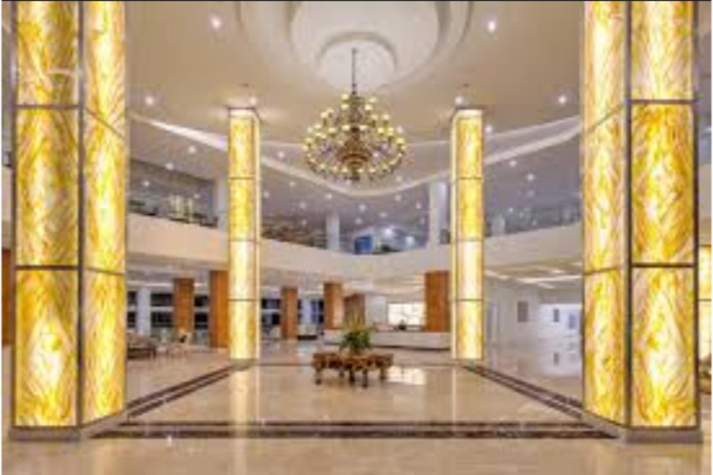 Le Eminence Convention & Hotel 5*