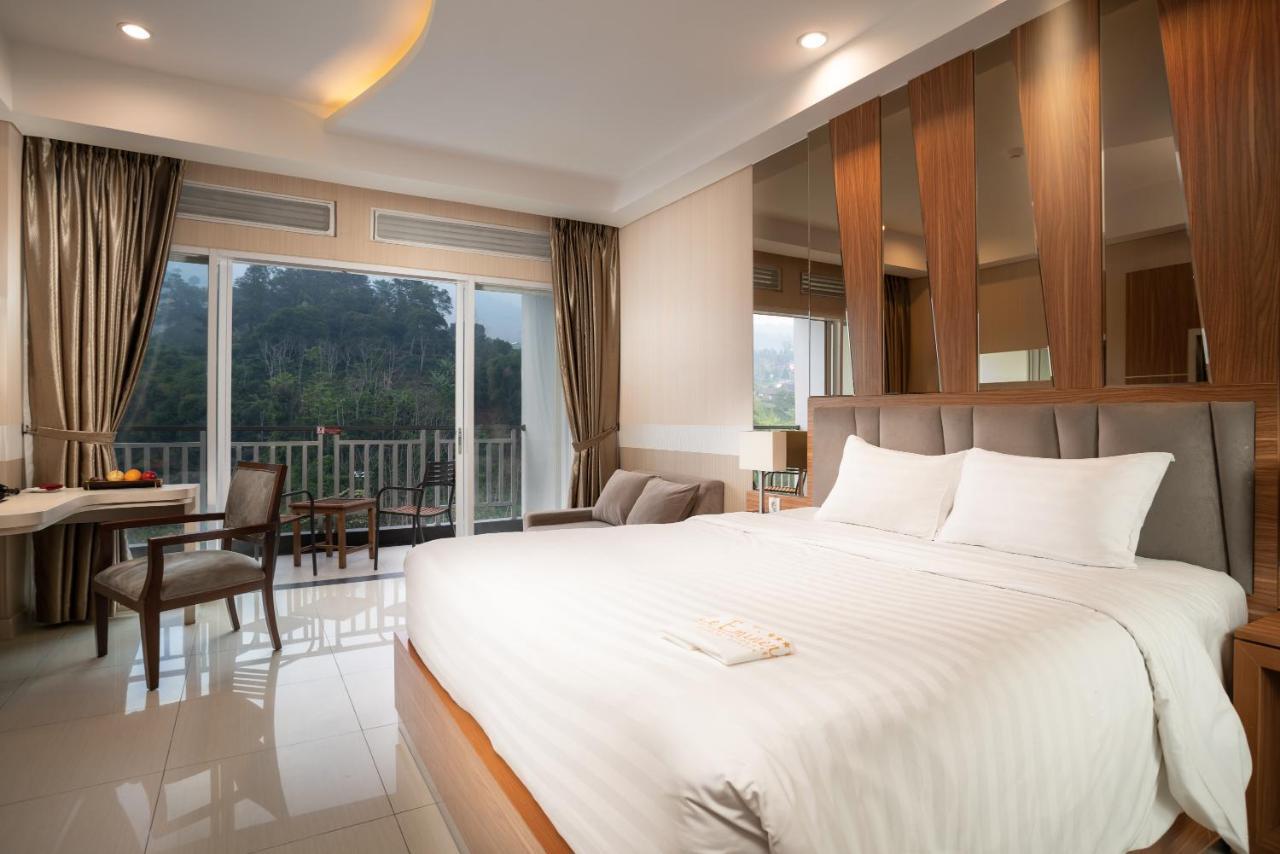 Le Eminence Convention & Hotel